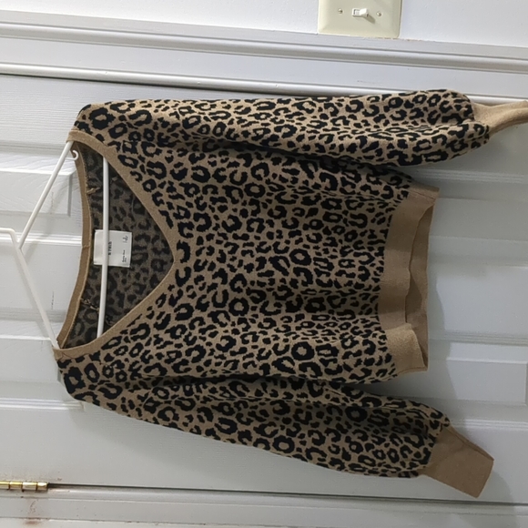 Abercrombie & Fitch Sweaters - Abercrombie & Fitch Leopard print sweater, Small